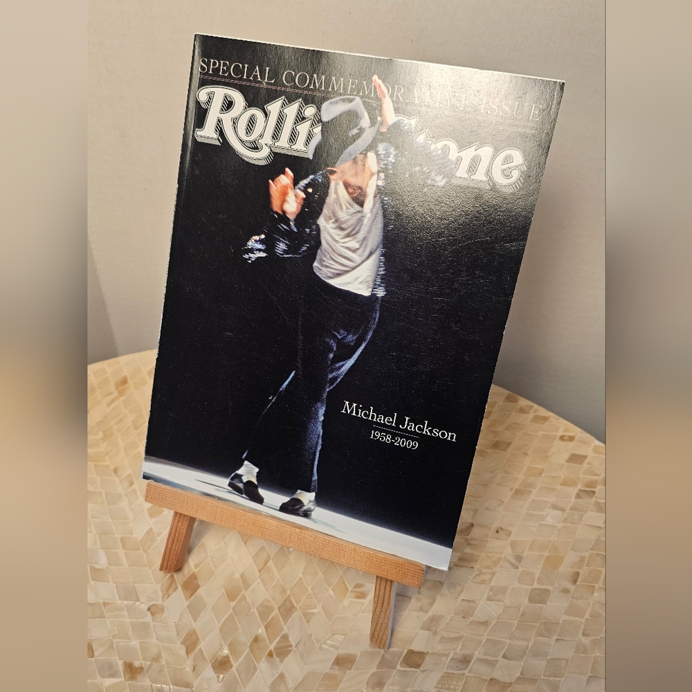 [Rolling Stone] Michael Jackson Special Commemorative Issue 2009 - Picture 2 of 6